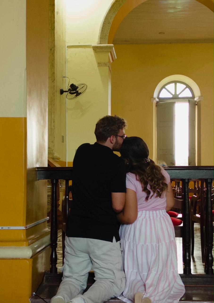 Foto divertida do casal